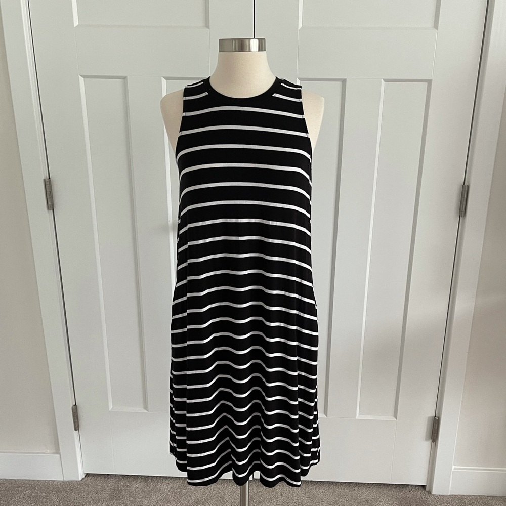 Time and Tru Stripes White & black Swing Dress Small